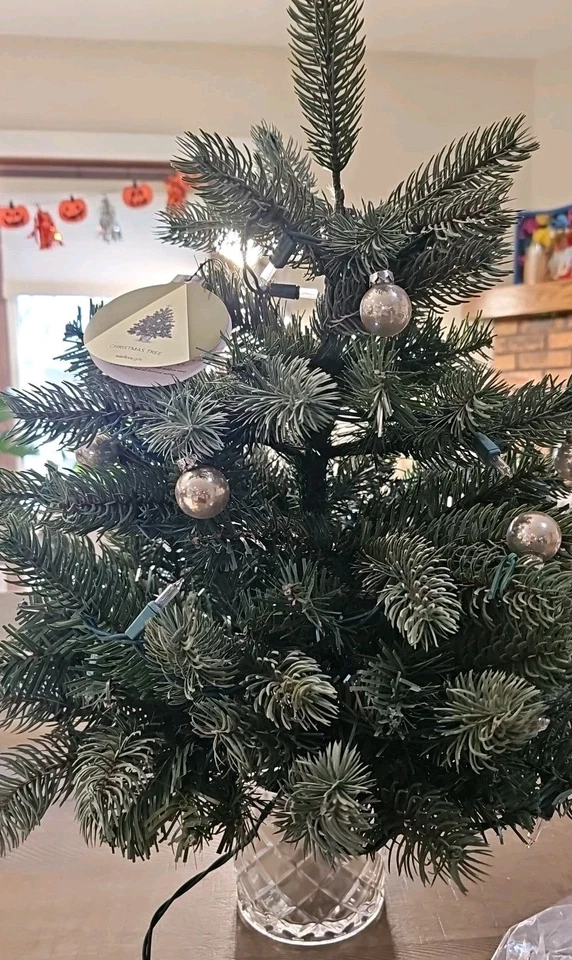 Galway Crystal Lighted 25" Christmas Tree + 30 Crystal ornaments Teleflora - Image 3 of 4