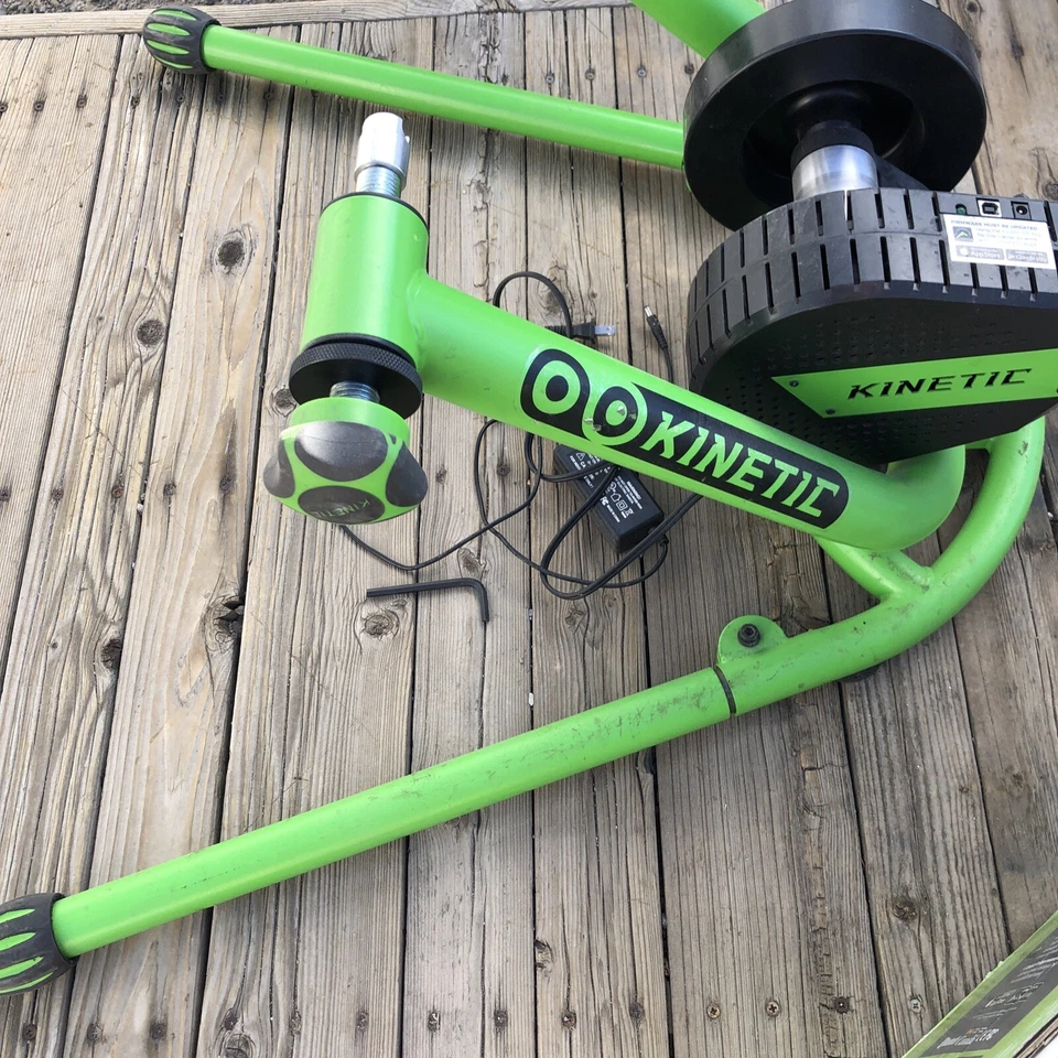 Bicicleta Estacionaria Entrenador Kinetic Rock and Roll T-6200 Bluetooth Caja Original Foto 2 de 4