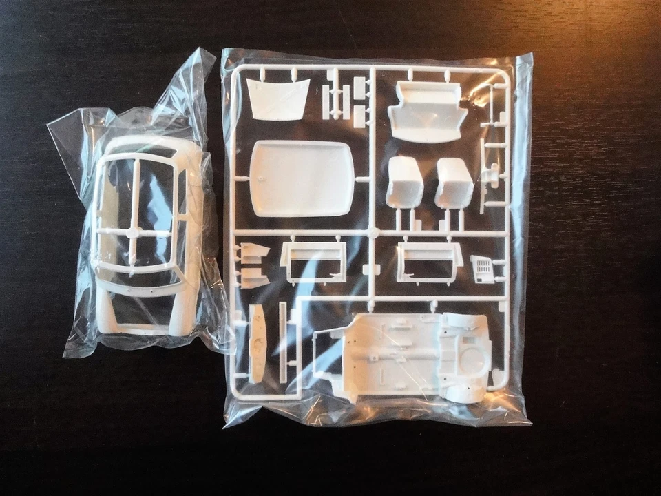 Uber Steal! TAMIYA 1/24 Morris Mini Cooper 1275S Rally Nostalgic!! - Immagine 3 di 4