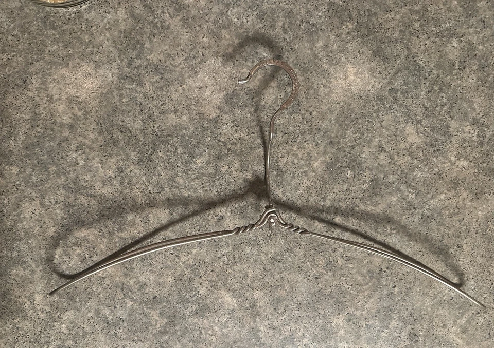 罗切斯特铂尔曼折叠金属衣架 — 第 3/4 张图片