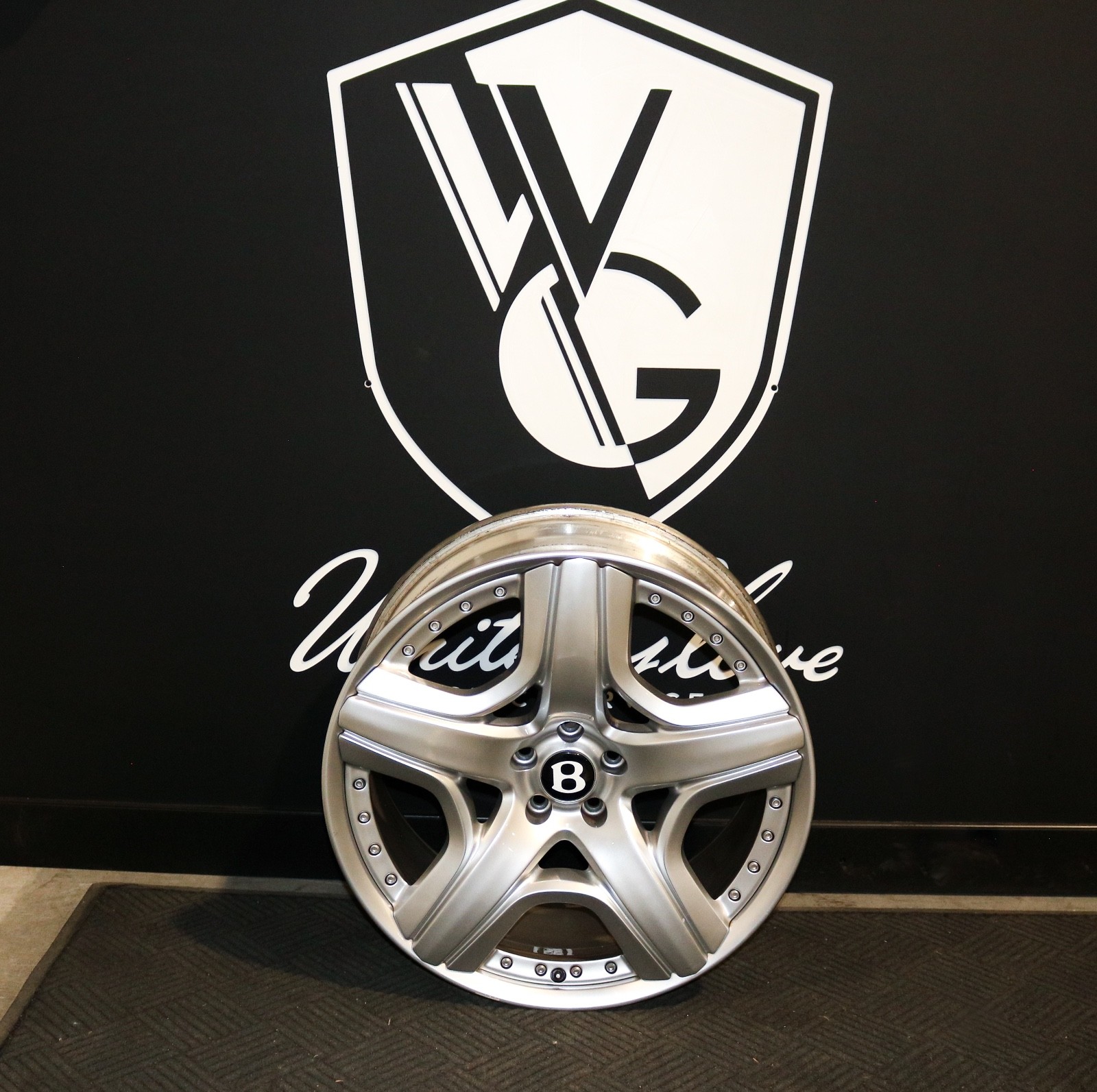 3W0601025DA  BENTLEY CONTINENTAL FLYING SPUR 2006-2019 9.5 X 21 21" WHEEL RIM