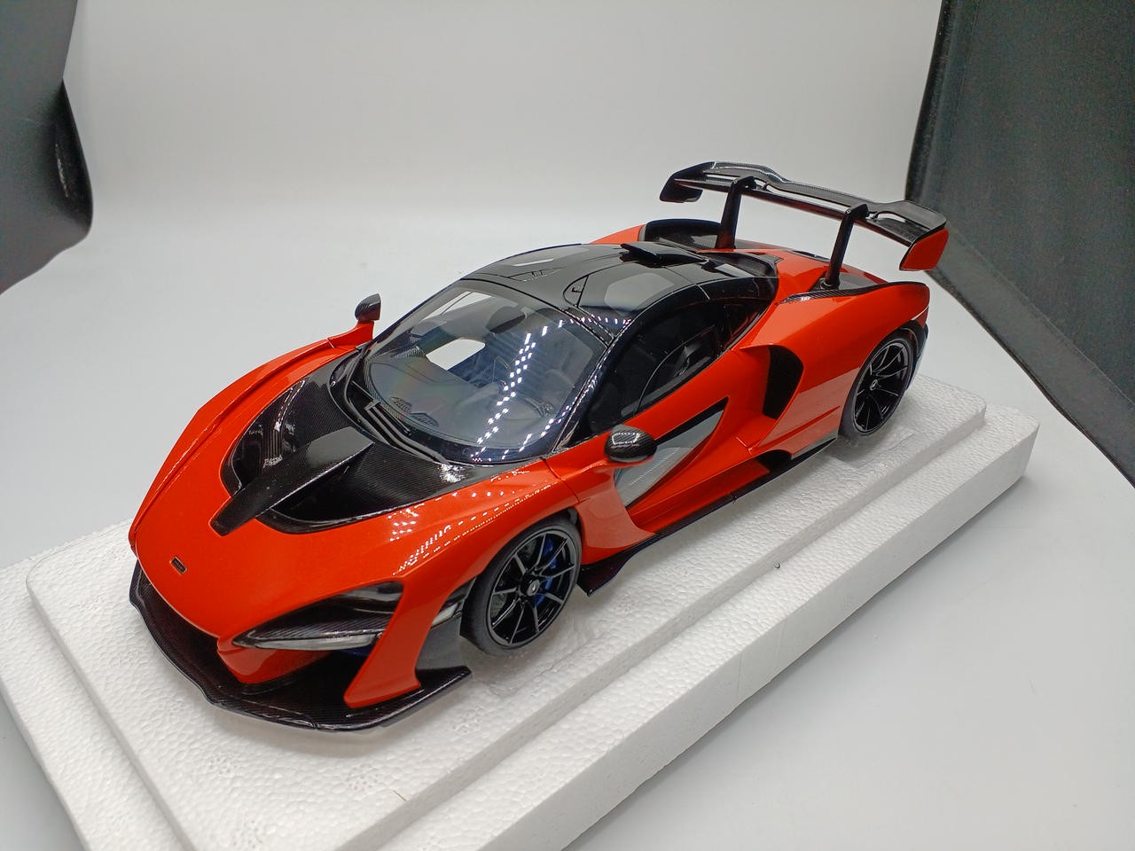 AUTOart McLaren Senna Trophy Mira 76078