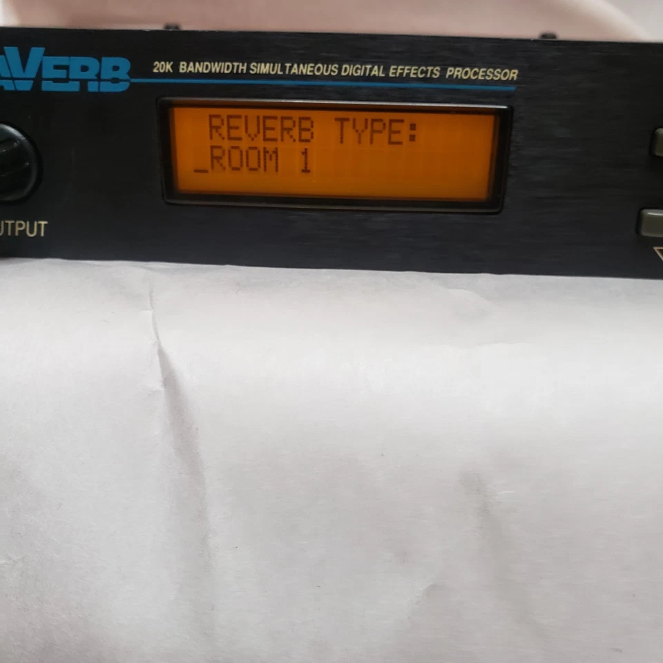 Alesis Quadraverb Digital Reverb Effects Processor & Original Power Supply Mint - Image 2 of 4