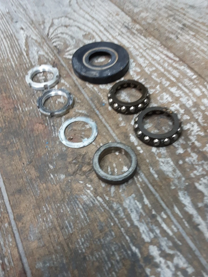 2000 00 97-00 Suzuki GSXR600 GSX-R600 vástago de dirección delantera rodamientos tuercas herrajes Foto 2 de 4