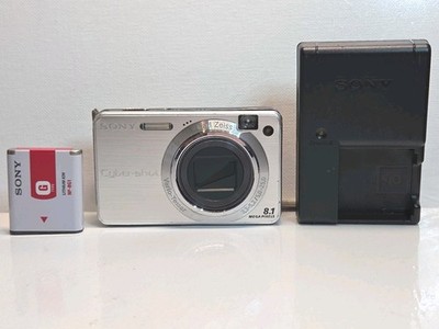 Sony Cyber-shot DSC-W150 Digital Camera (working, cosmetic issue see Pictures)