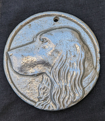 VTG IRISH SETTER WALL ART SILVER EMBOSSED ROUND SIGNED BGR MAN CAVE BIRD HUNTER