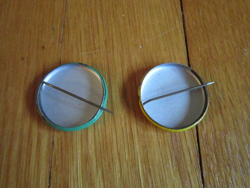 Prendedor sonriente botón pinback United Fund vintage LOTE de 2 dados con una sonrisa  - Imagen 6 de 6