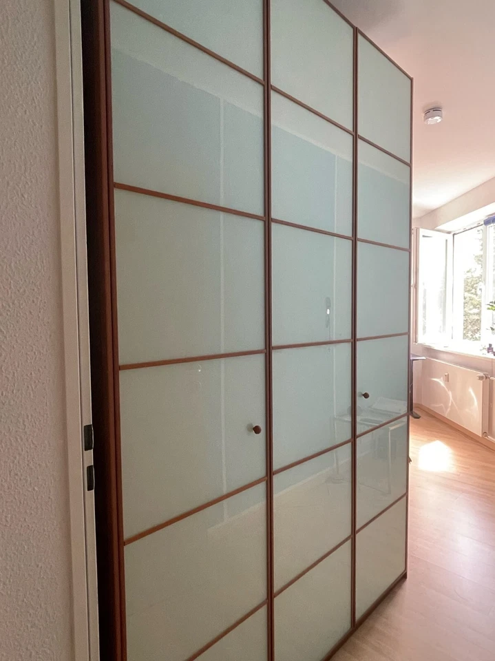 [Sale 85%] Schrank aus Kirschbaum Holz in sehr gutem Zustand (Neupreis 2500€)