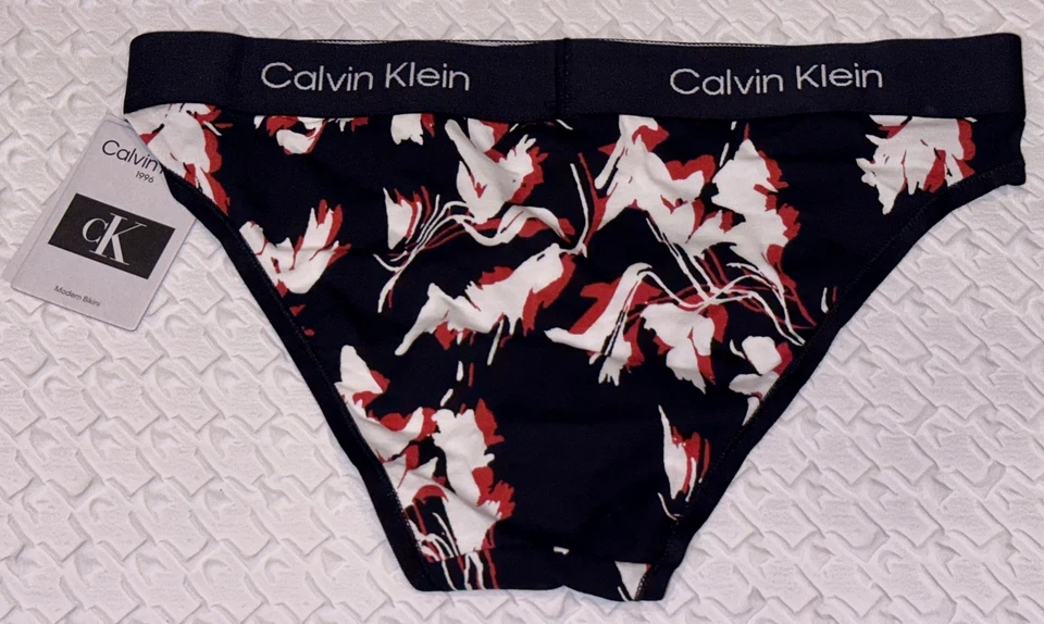 Calcinha Biquíni Feminina Calvin Klein 1996 Moderna Algodão Floral Preto Branco Vermelho P 5 - Imagem 4 de 4