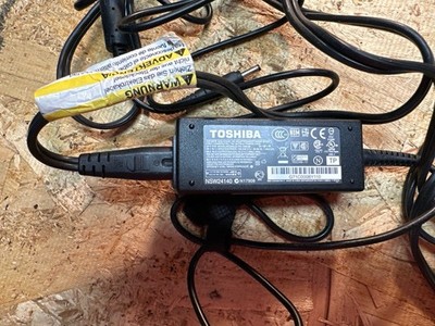 Genuine Toshiba PA3917u-1ACA PA3467U-1ACA PA3714U-1ACA PA-1650-21