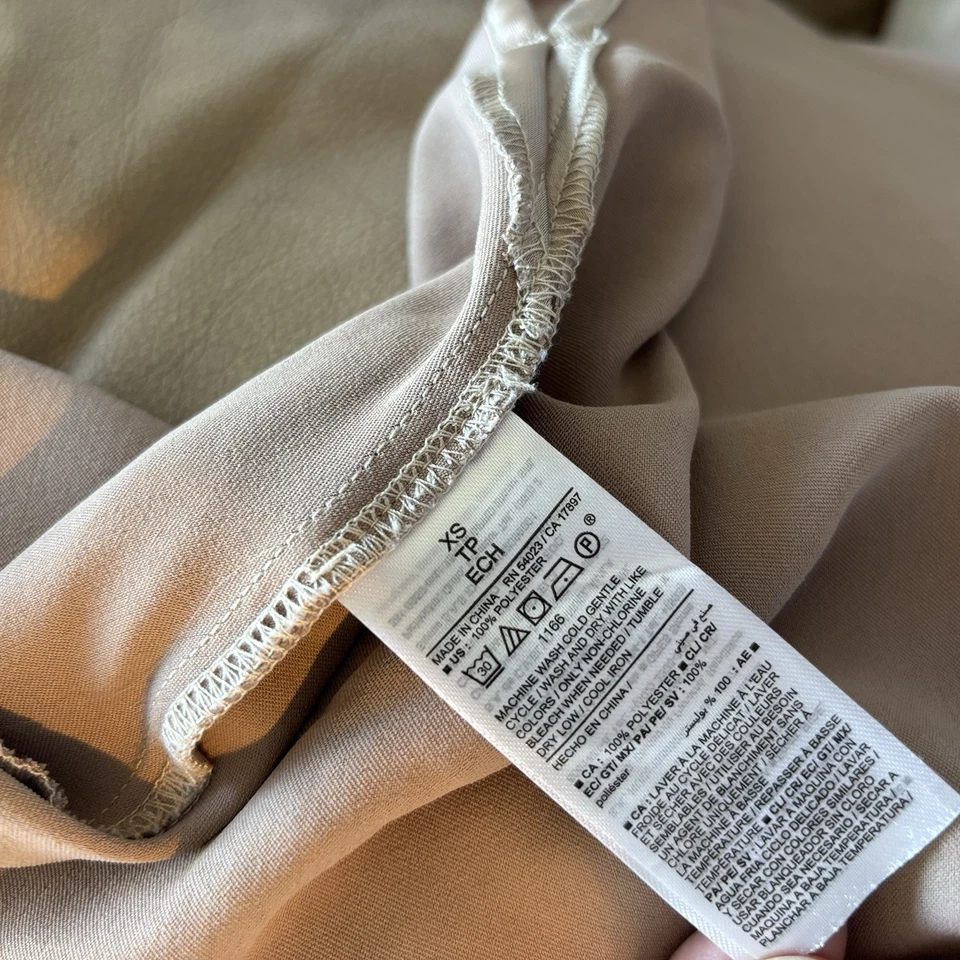 Falda midi satinada OLD NAVY abertura lateral para mujer XS cápsula minimalista profesional Foto 4 de 4