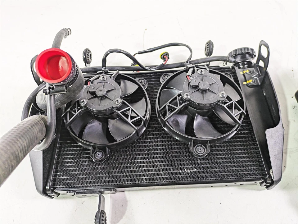 Juego de mangueras de depósito ventiladores de radiador Ducati Hypermotard 939 SP 2018 54840981D Foto 4 de 4