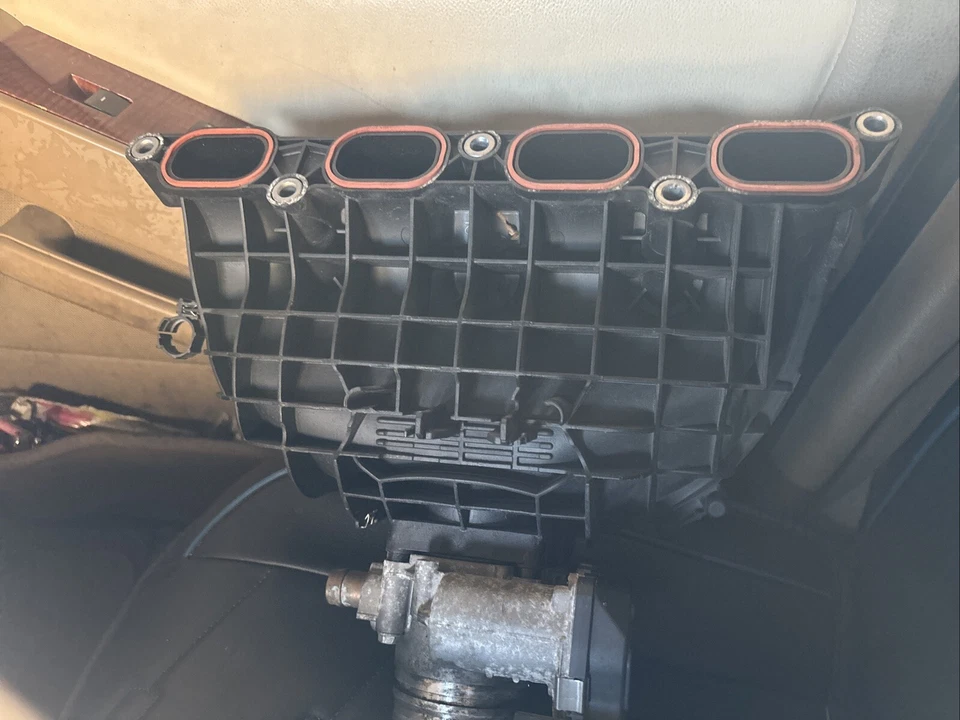 宝马 320i xdrive 进气和油门体 — 第 3/4 张图片