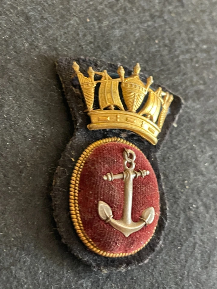WW2? Merchant Navy Petty Officer gold toned Cloth Gilt Crown cap badge Fabric - Image 2 of 4