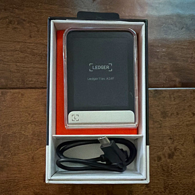 Ledger Flex Hardware Wallet Crypto Device in Box w/ USB Cable