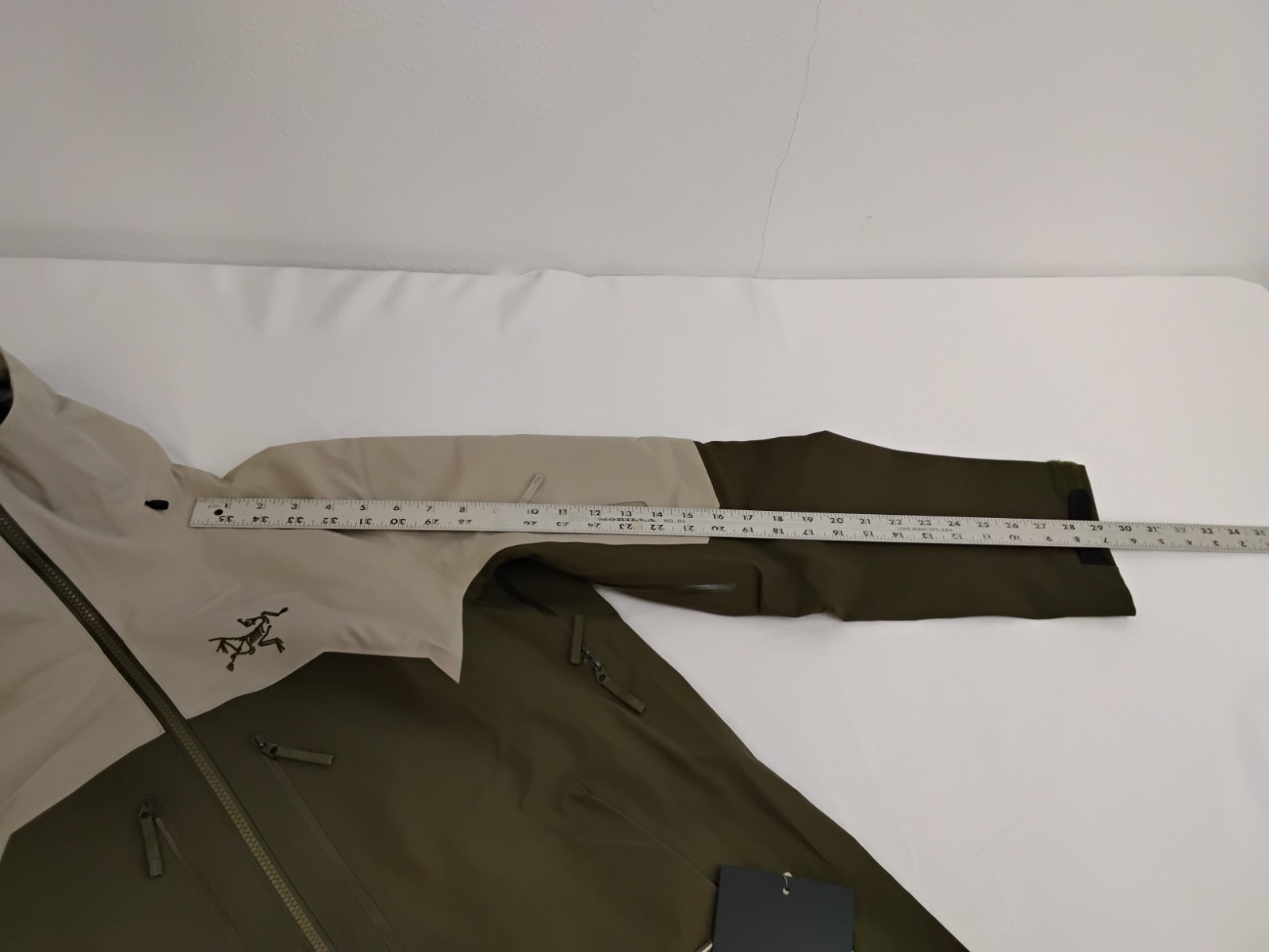 Arc'teryx Rush Gore-Tex Jacket Women's L Green/Beige (Rune/Tatsu) NWT #J5158 thumbnail 17