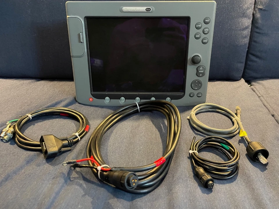 Raymarine E120 E-Series Classic Chartplotter (E02013) w/ Cables - Image 4 of 4