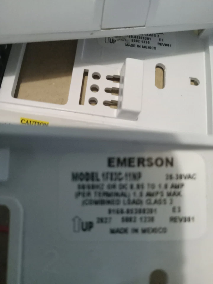 Termostato no programable Emerson 1F83C-11NP serie 80 1 calor 1 frío Foto 3 de 3