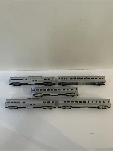 HO Athearn 5 Santa Fe  Passenger Cars, Sold As Is Lot #5