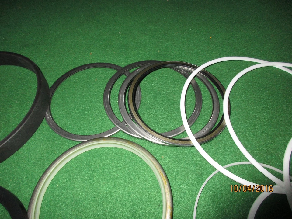 NUEVO KIT DE SELLOS DE CUCHARÓN OEM KOMATSU EXC CYL 707-99-68560 120 MM X 185 MM MODELOS BEL Foto 4 de 4