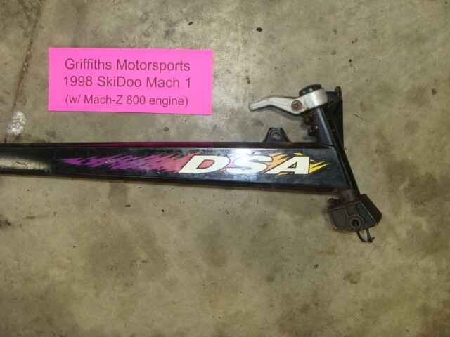 98 SKI DOO 700 800 MACH Z 1 TRIPLE DSA right trailing arm spindle