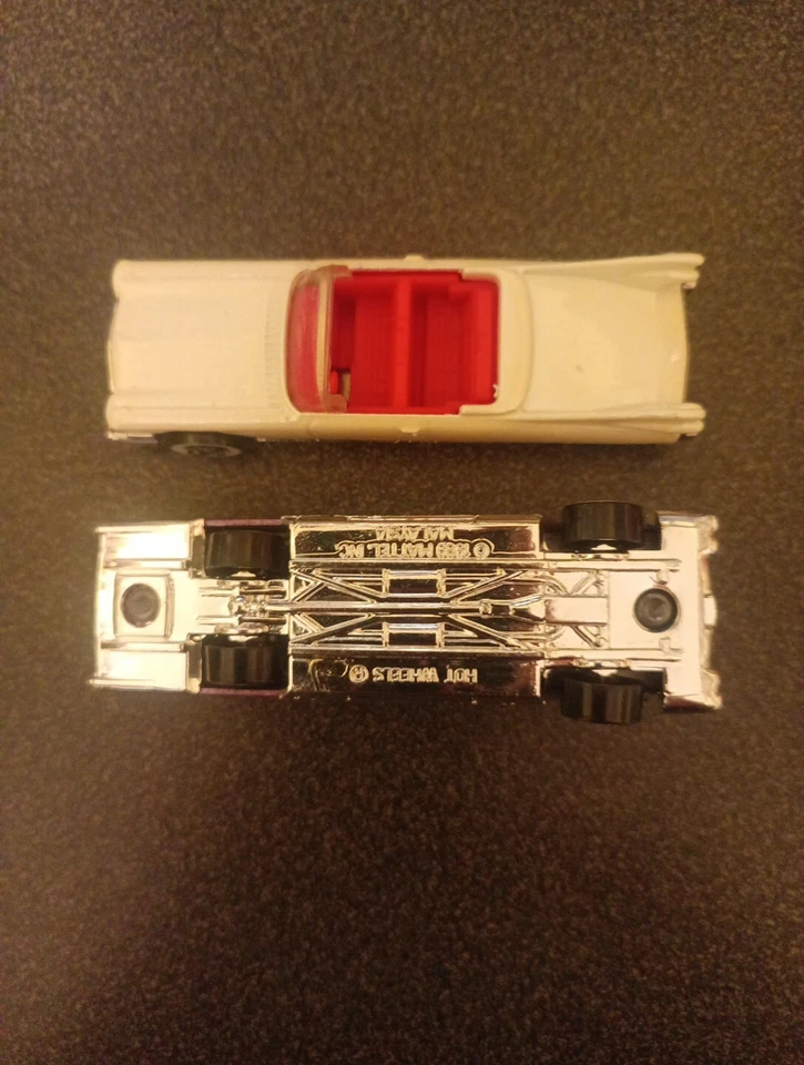 Cadillac Hotwheels 1959 convertible pared blanca lavanda y blanco fundido a presión Foto 4 de 4