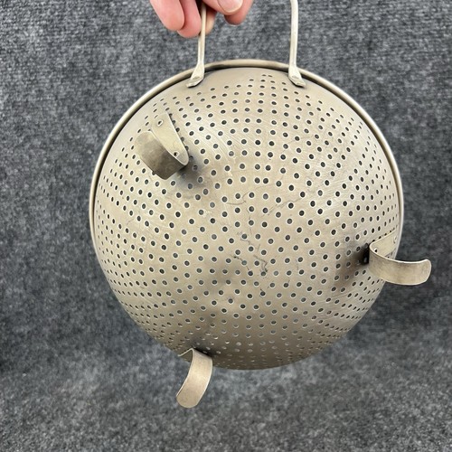 Vintage 8.5” Aluminum Colander 3 Feet & Handle Country Farmhouse Kitchen - Picture 13 of 13