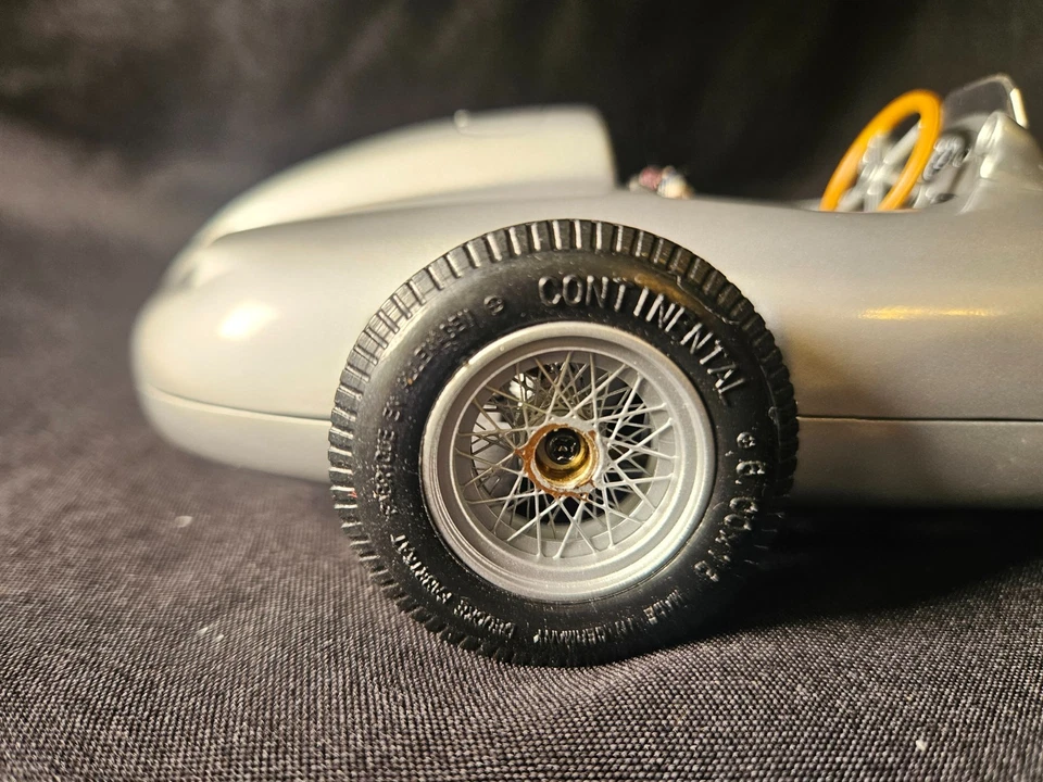 CMC Mercedes-Benz W196 escala 1:18 Inv. #4490 Foto 4 de 4