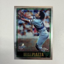 1997 Topps Chrome #9 Mike Piazza Dodgers