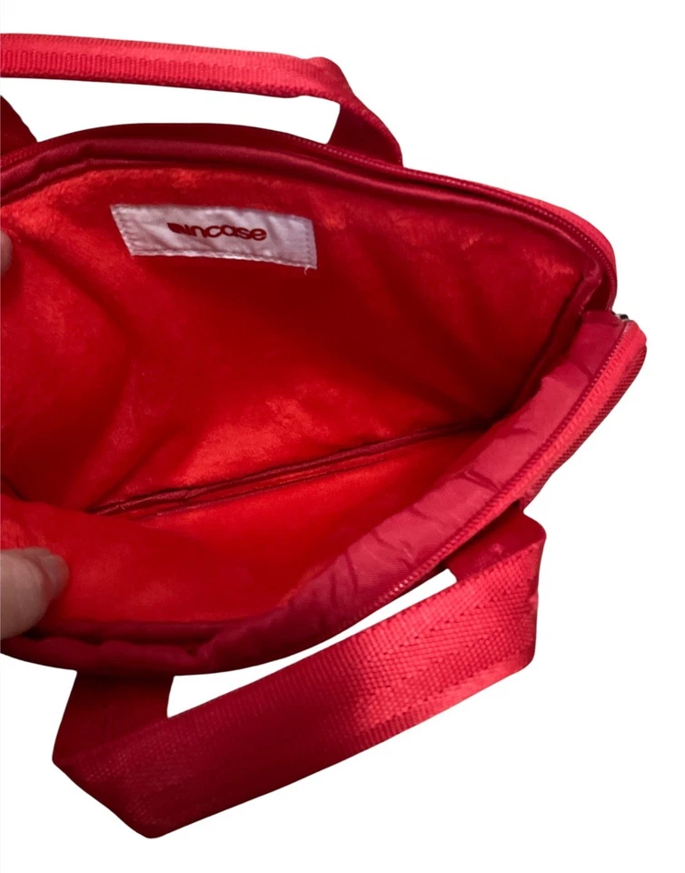 Capa de transporte de náilon Incase para tablet Apple MacBook Android 10” - Vermelha - Imagem 4 de 4
