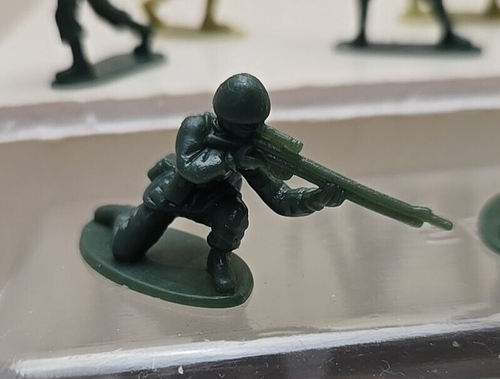 Lot of 9 pcs - Vintage WWII Era Army Military Green Soldier Men 1-3/4" Tall - Picture 2 of 10