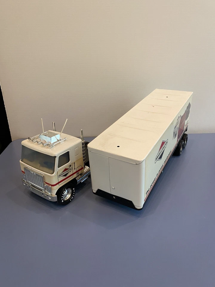 Camión de juguete NYLINT BRIGGS & STRATTON GMC 18 ruedas 21" L acero prensado Foto 4 de 4