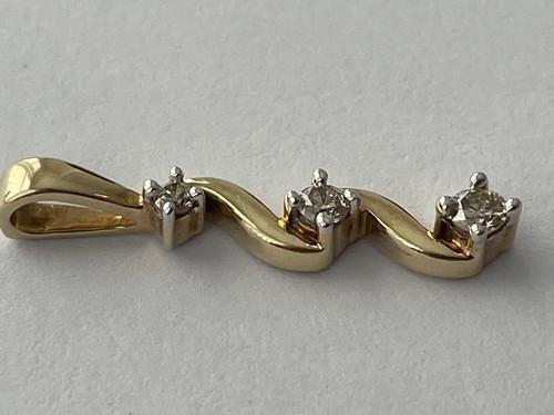 0.15ct Diamond Pendant 9ct Gold Diamond Trilogy Pendant - Picture 9 of 16