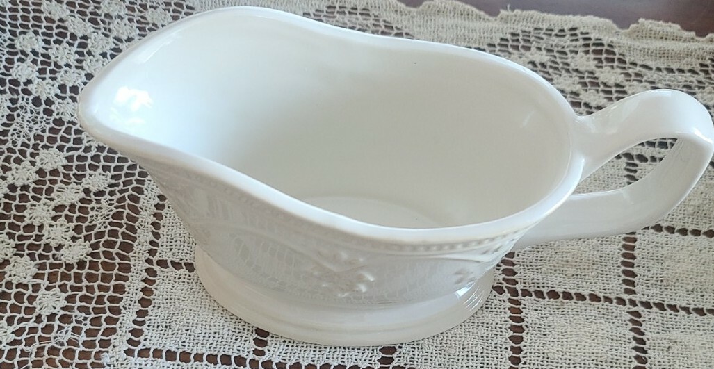 Pioneer Woman Farmhouse Lace Stoneware Embossed Off White