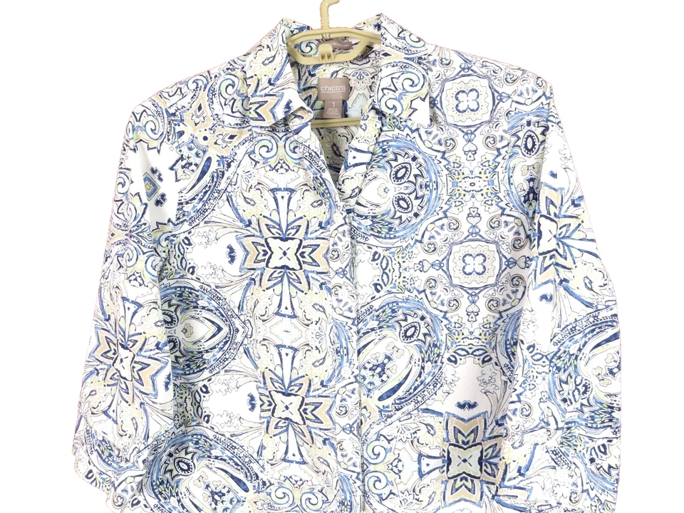 CHICO'S Women Light Wrinkle Resistant Cotton Crop Blouse Multicolor Geo 1 S M - Image 3 of 4