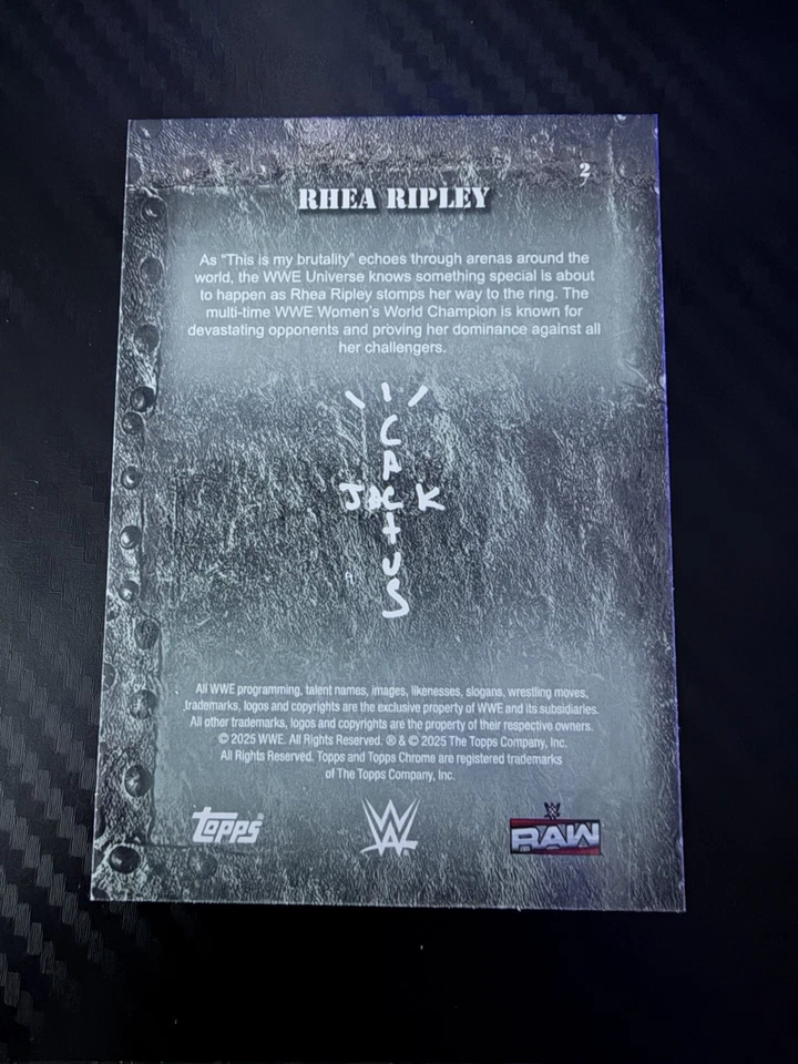 2025 WWE Topps Cromo Cactus Jack Rhea Ripley Franela Roja y Negra #2 Foto 2 de 2