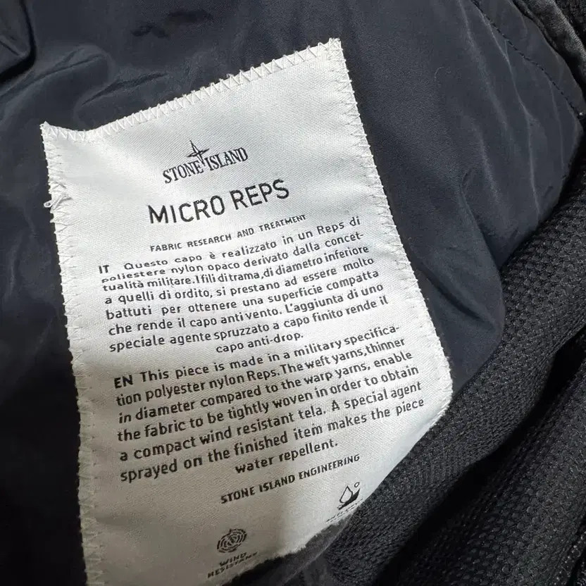 Stone Island Micro Labs Jacket - Men's Size 61cm Length, Lightly Used thumbnail 9