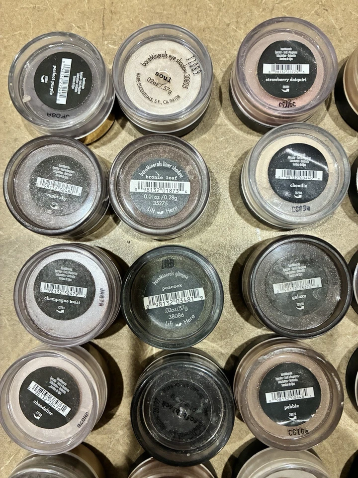 Lote de 48 macetas Bare Minerals con pinceles ¡Nada como esto disponible en ninguna parte! Foto 3 de 4