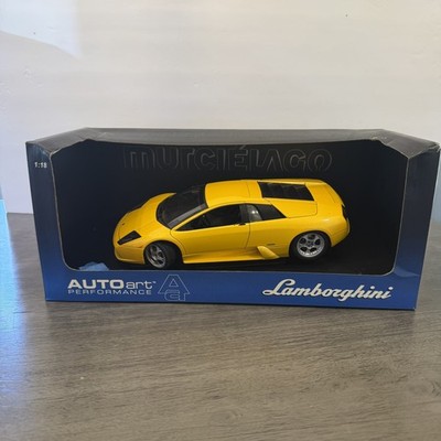 AUTOart  Lamborghini Murcielago 1:18 Die-cast Model - Metallic Yellow