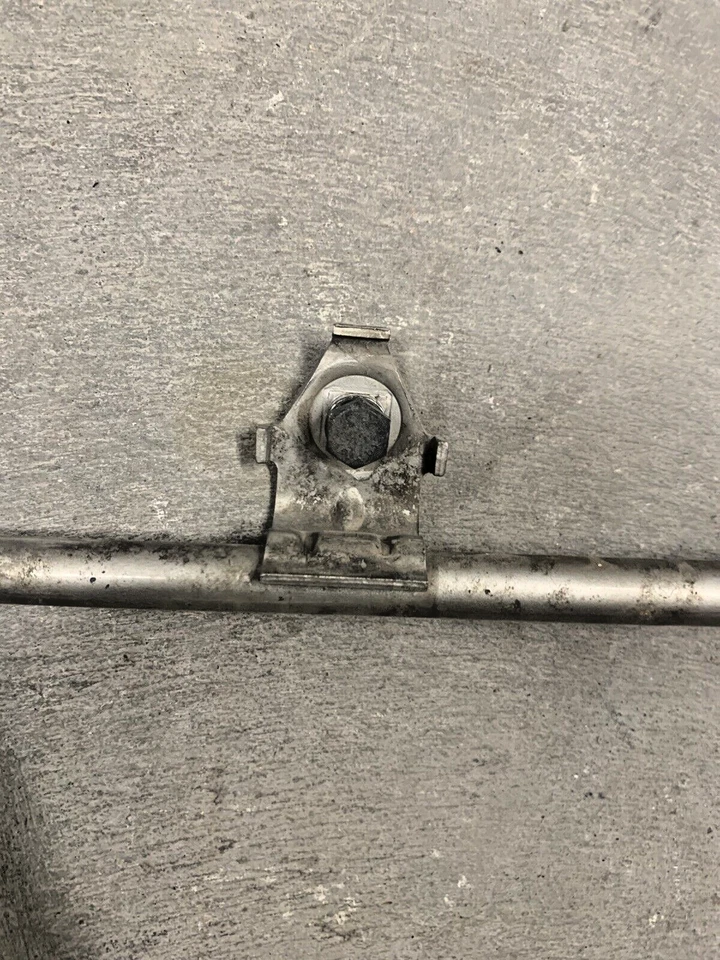 ✅ 1981-1990 Mercedes-Benz 300D 300TD 300E W123 W124 Horn Mounting Bracket OEM - Imagem 3 de 3