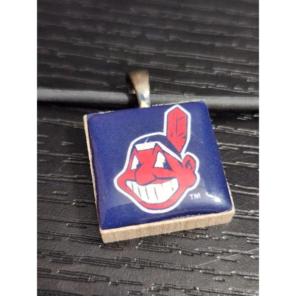 Cleveland Indians LOT bat keychain & Wincraft necklace Chief Wahoo MLB baseball - Image 2 of 4