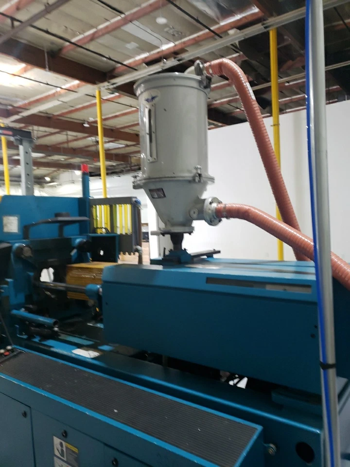 Moldeo por inyección de plástico Boy 80 toneladas Foto 4 de 4