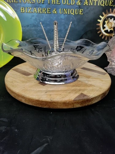 Vintage Jeannette Glass Iris & Herringbone Nut Bowl With Tools Crystal Clear