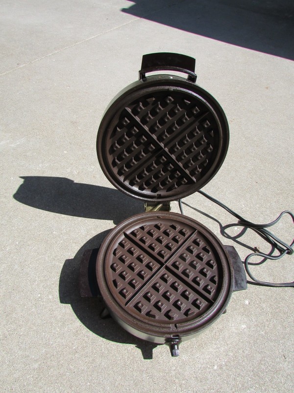 Vintage Toastmaster W252A Chrome Waffle Maker Mid Century Tested USA Works