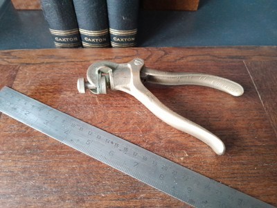 VINTAGE ECLIPSE NUMBER 77  SAW SET  MADE IN ENGLAND