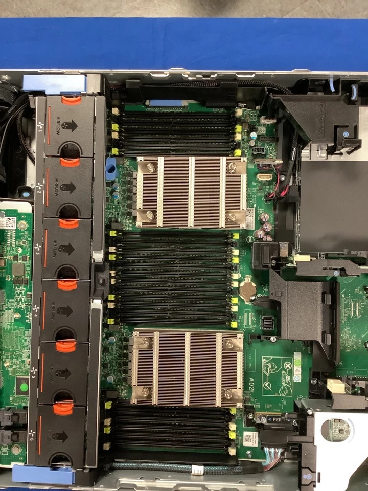 Dell EMC XC730 G13 16 bay 2.5" mob# 072T6D 2x1100w PSU Heatsink Fans cables - Image 2 of 4