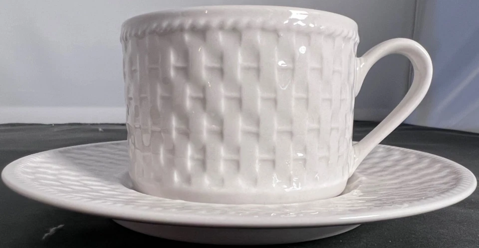 Taza de café plana y platillo Oneida Westerly Basket Weave clásico blanco 2003-12 Foto 2 de 4
