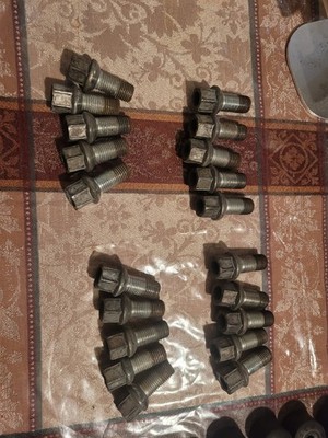 VW Volkswagen wheel lug bolts nuts (20)