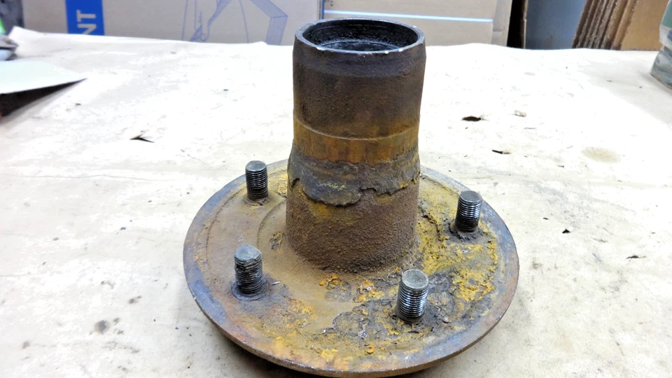 Buje delantero Ford modelo T 1926 1927 para rueda de radios de cable original Foto 2 de 4