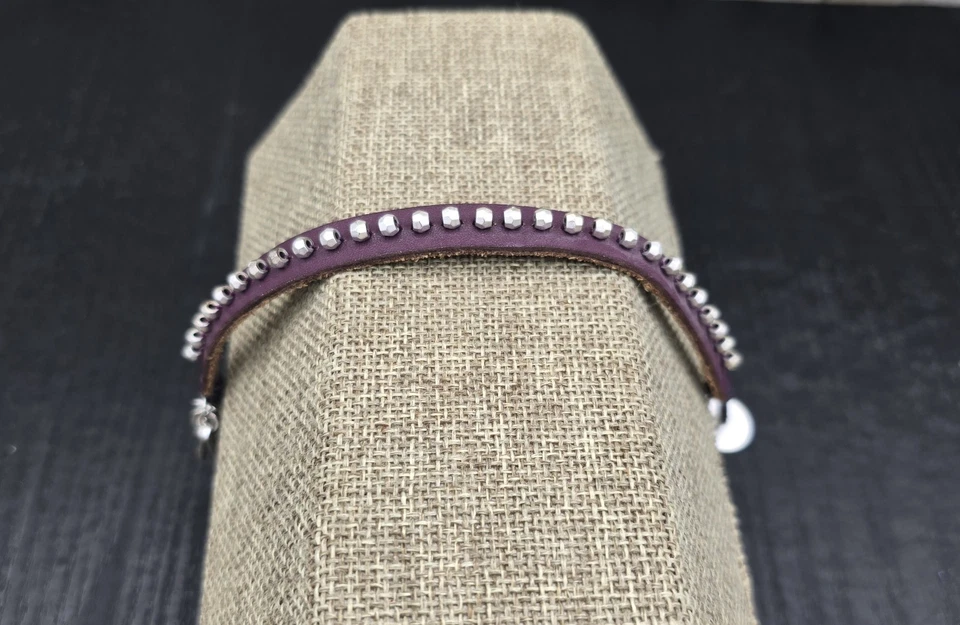 Pulsera Boho 7" Key Peace de cuero púrpura fósil tono plata cuentas dijes   Foto 3 de 4